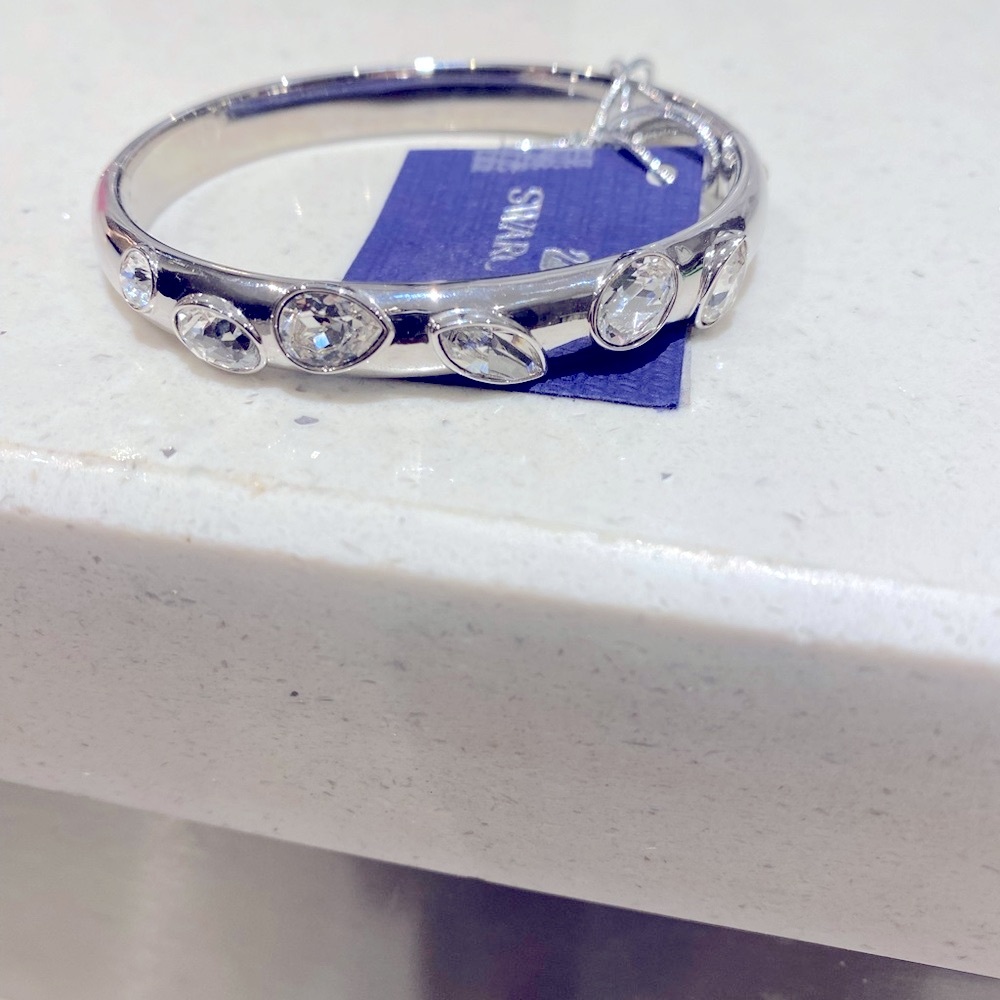 Elegant Silver Sparkling Swarovski Crystal Bangle - Picture 10 of 11